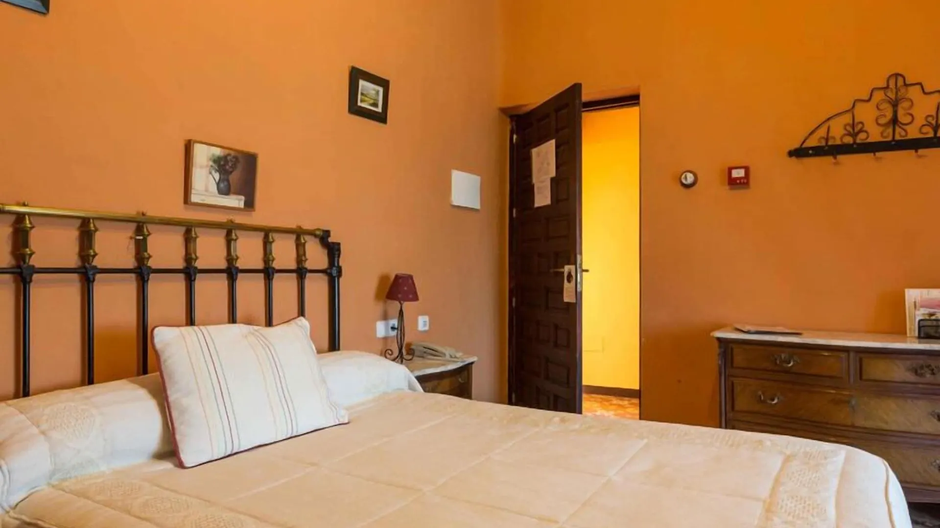 Hotel Palacio Guzmanes Banos De La Encina