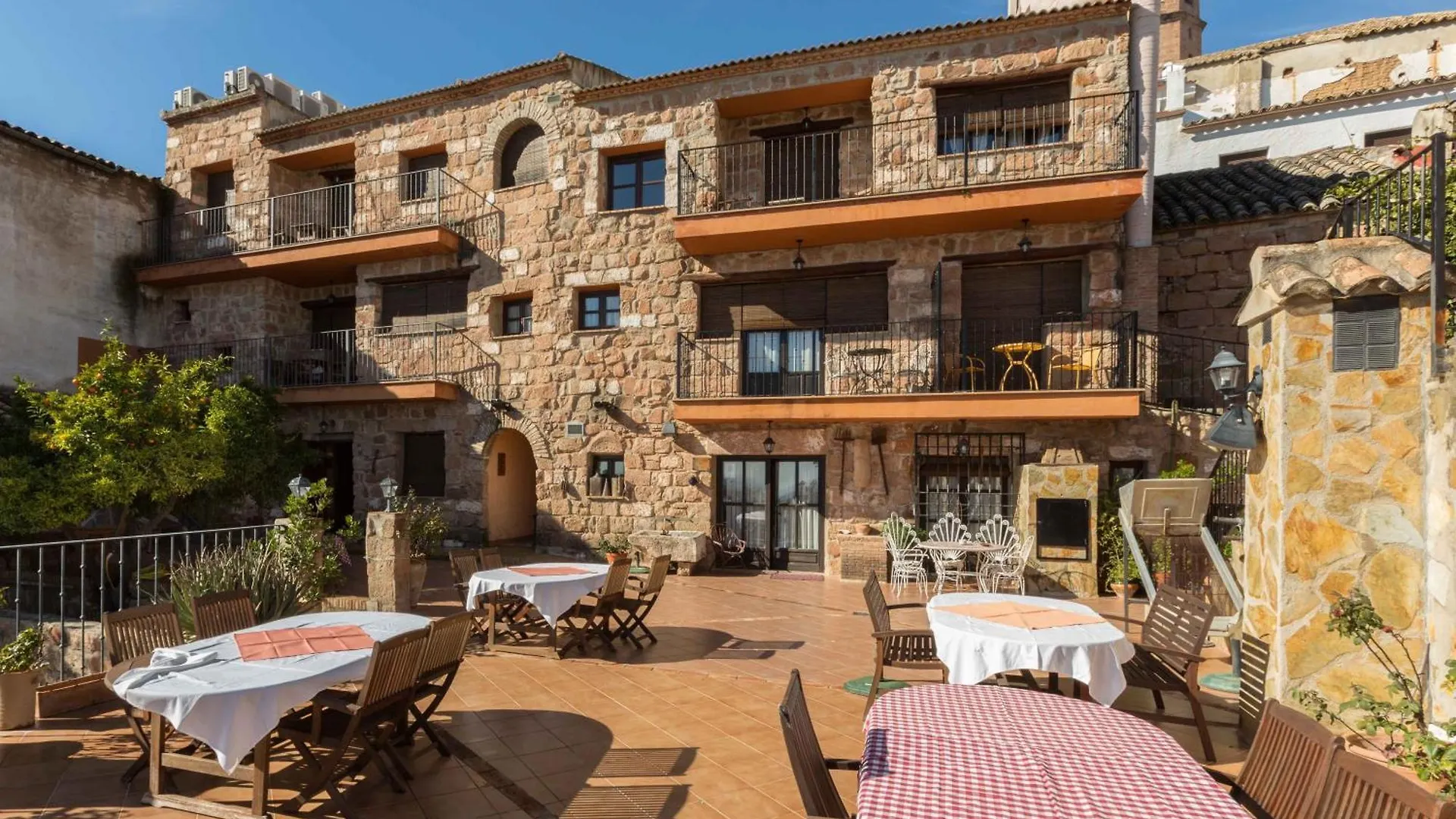 Hotel Palacio Guzmanes Banos De La Encina