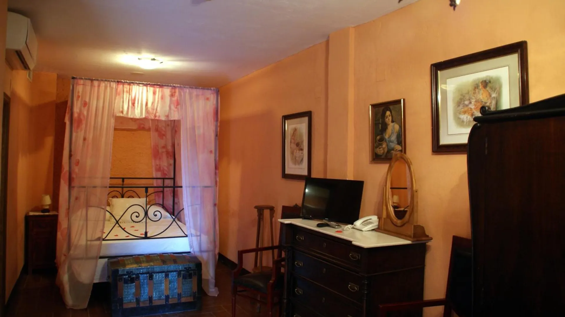 Hotel Palacio Guzmanes Banos De La Encina